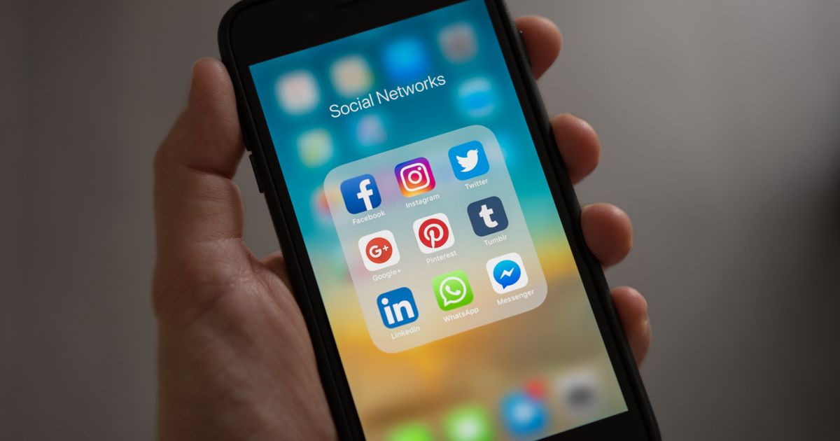 WhatsApp Business vs Website: Mana yang Dibutuhkan Bisnis Anda?