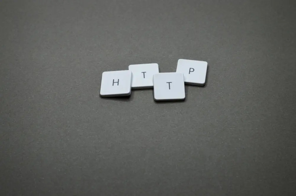 Domain Authority vs Domain Rating: Mana yang Lebih Penting?